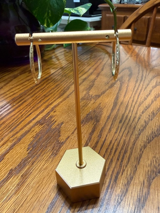 10K Gold Hoop Earrings Oval Textured - Picture 8 of 8